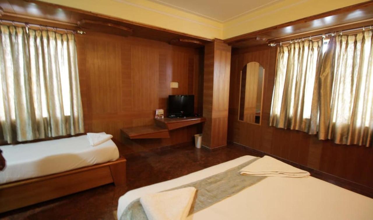 The Mahendra Hotels Mysore Buitenkant foto